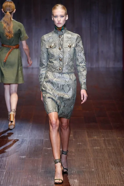 Look 37